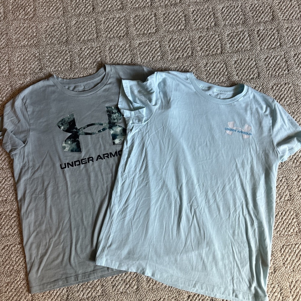 Under Armour Women's Lot Of 2  T-Shirt size XL Loose Fit EUC